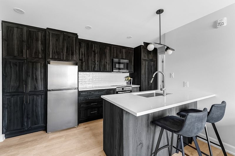1st image of 658 Somerset St W #101