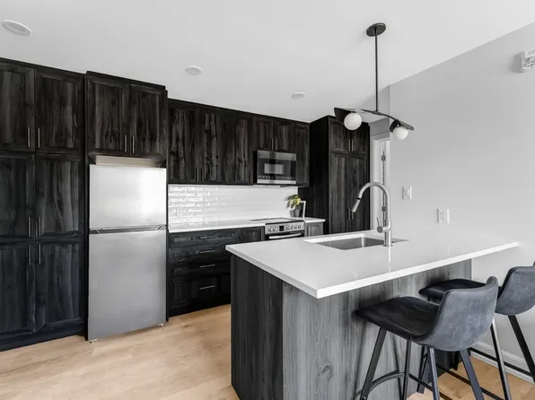 658 Somerset St W #101, Ottawa, ON K1R 5K4