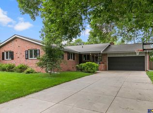 6315 Sumner St, Lincoln, NE 68506