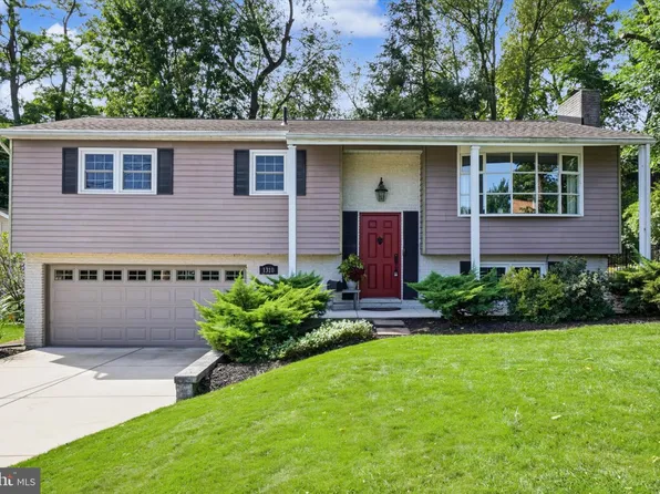 1310 Forrest Dr, New Cumberland, PA 17070