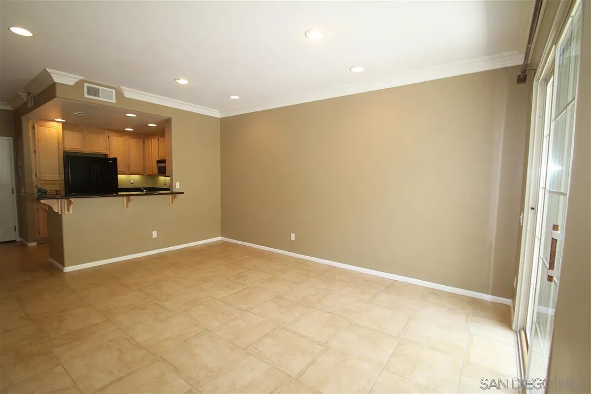 Building Photo - 1528 Circle Ranch Way #68