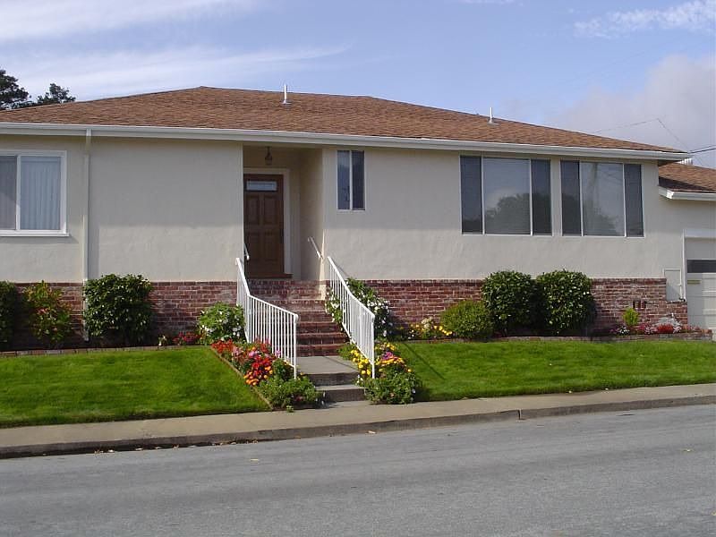 1st image of 325 Barcelona Dr