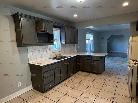 3rd image of 1115 W 149th St #4586268