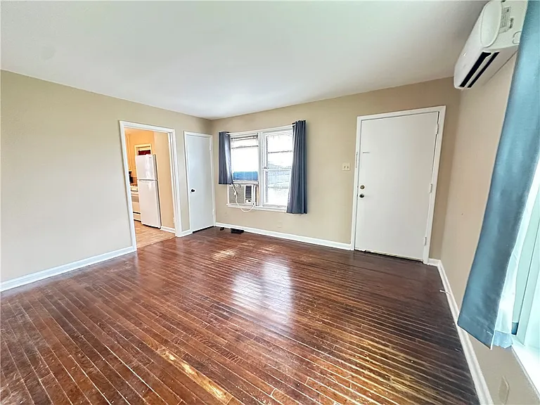 921 Oak St — Photo 6