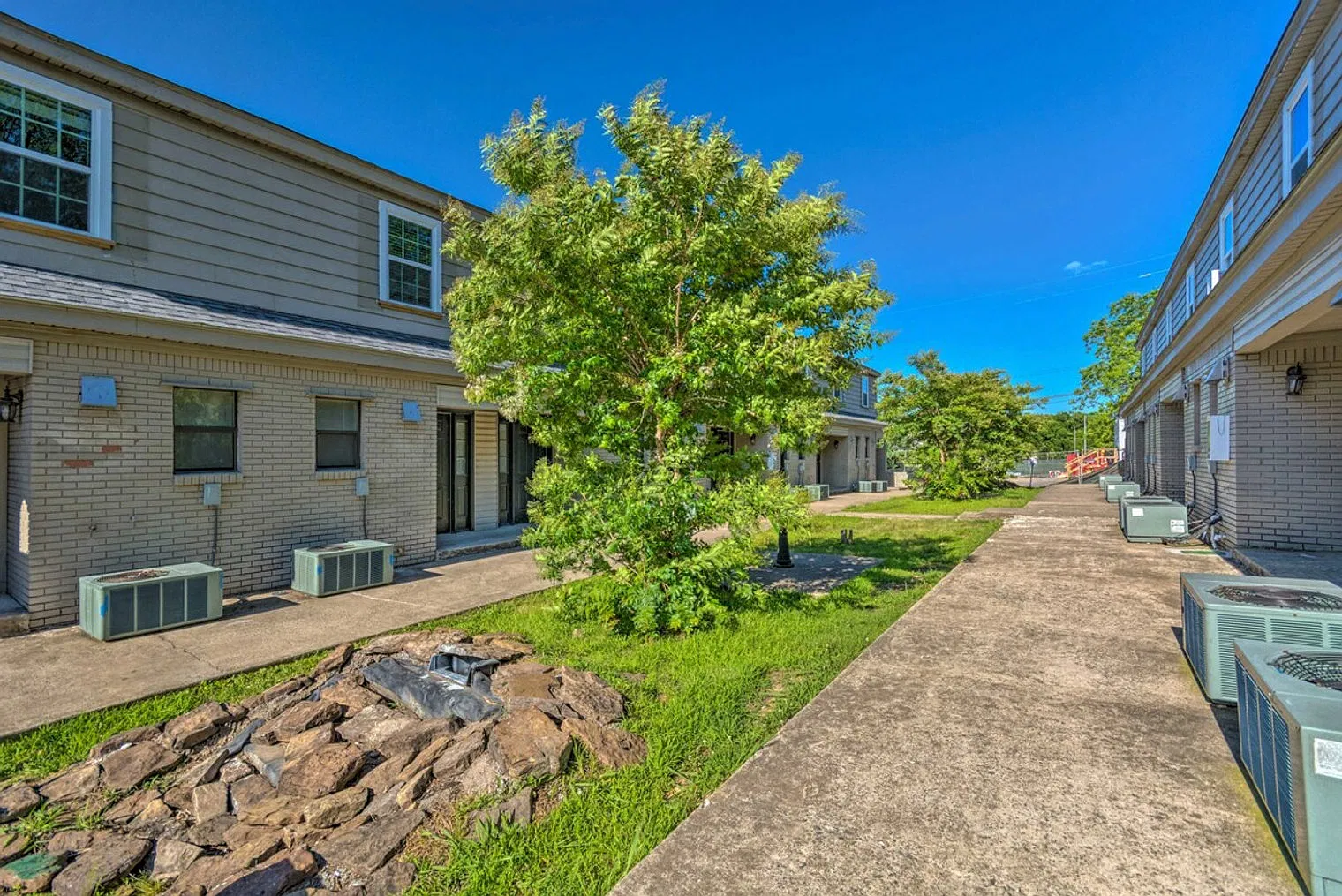 2 bed, 1.0 bath, $3,591 — Photo 3