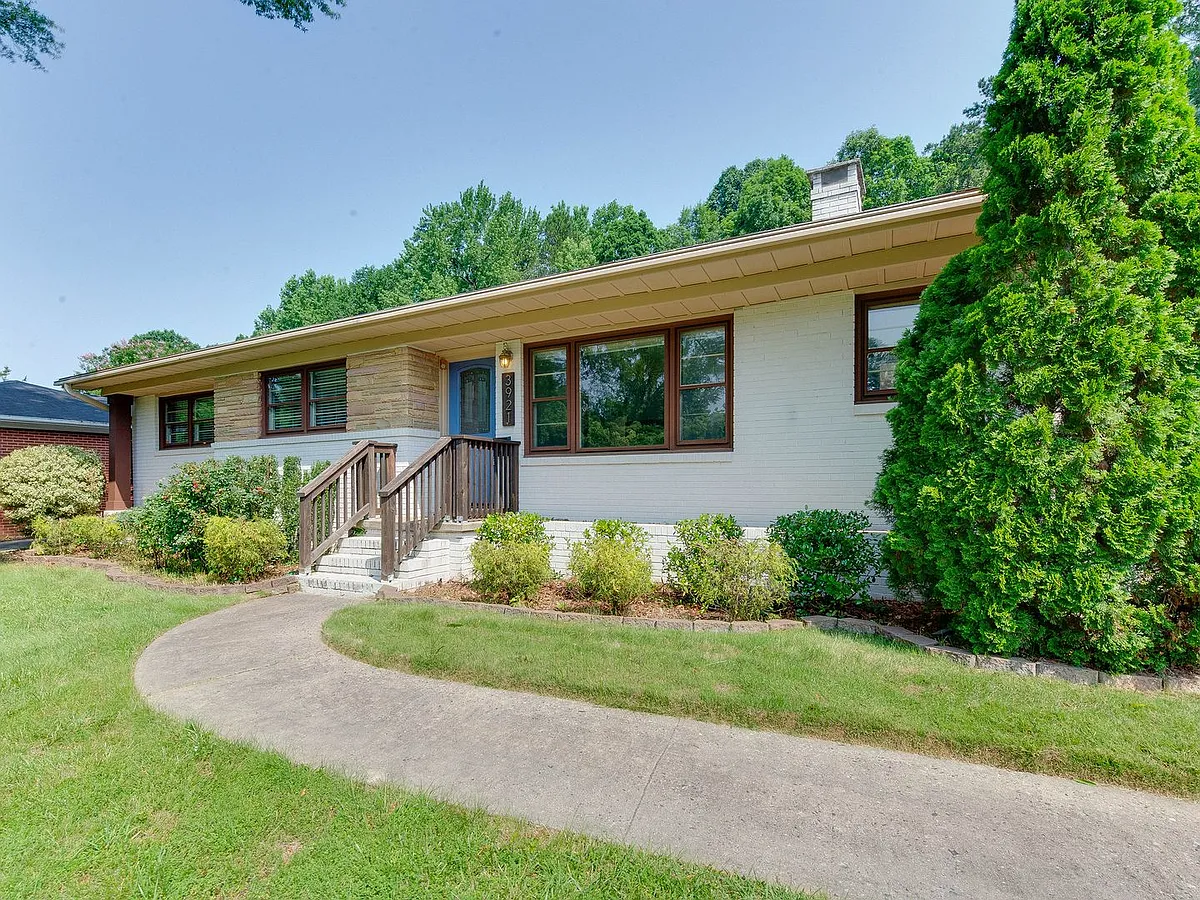 Building Photo - 3921 Sheffield Dr
