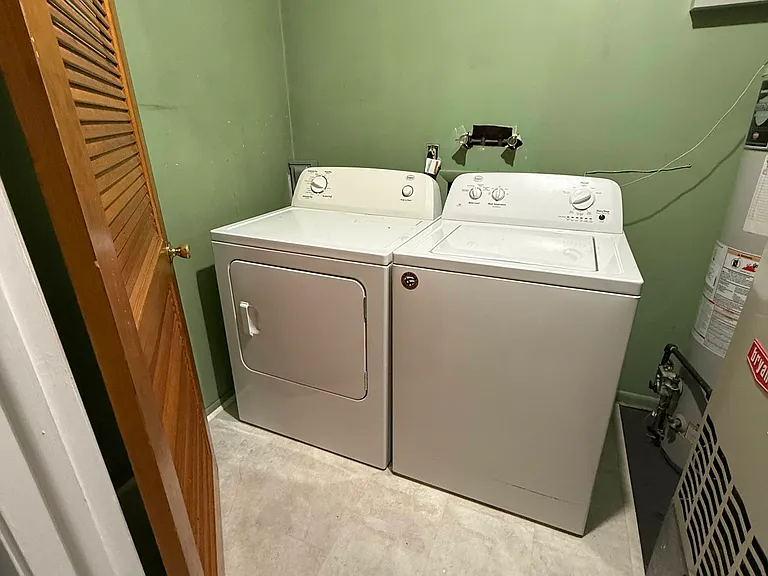 laundry room off of kitchen