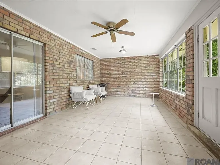1369 Crescent Dr — Photo 15