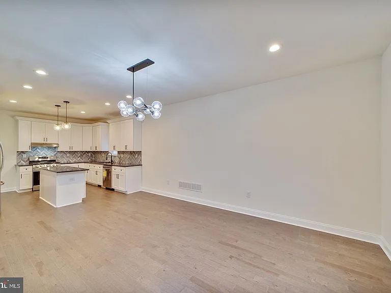 274 Oak Ave — Photo 12
