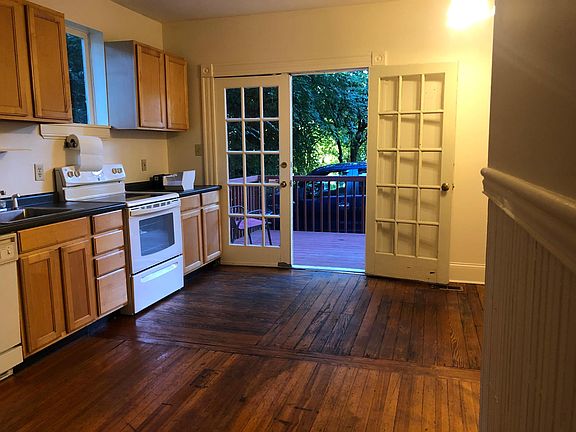 3rd image of 239 Kentucky Ave