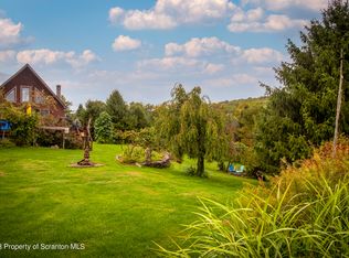 1047 Arrowhead Lake Rd, Brackney, PA 18812