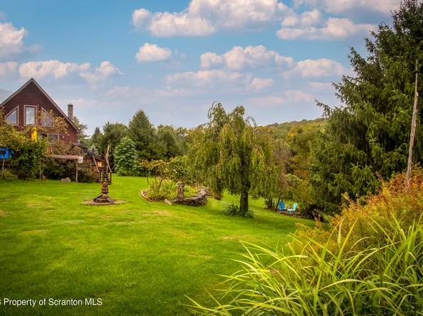 1047 Arrowhead Lake Rd, Brackney, PA 18812