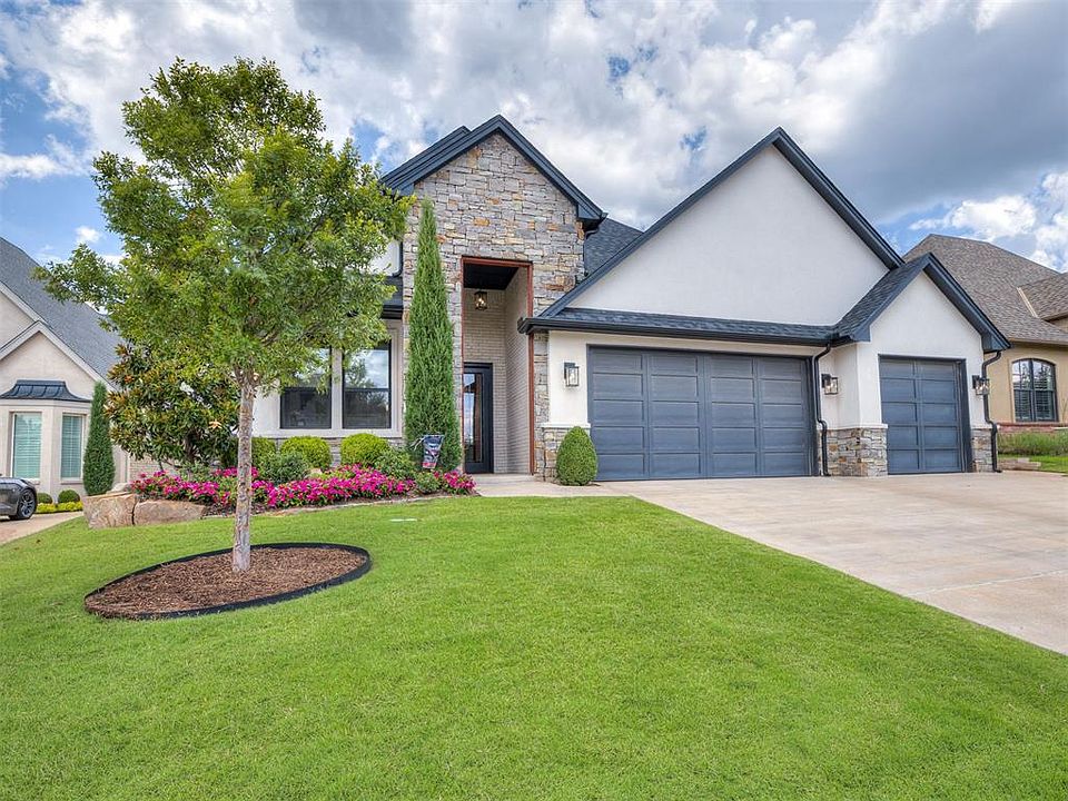 1st image of 365 Saint Claire Dr