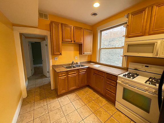 2nd image of 3733 N Saint Louis Ave #2F