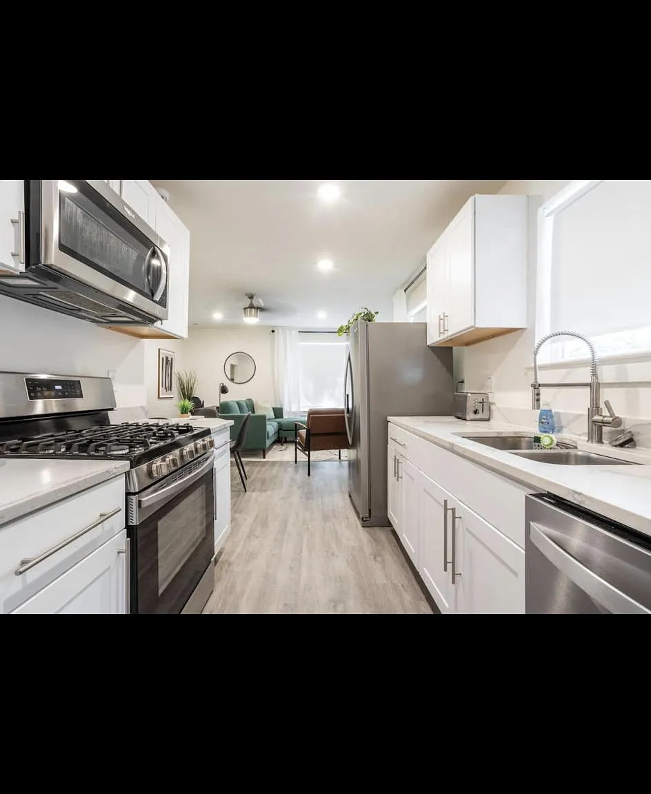 2 bed, 752 sqft, $1,900 — Photo 4