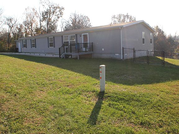 3rd image of 121 Burley Blvd