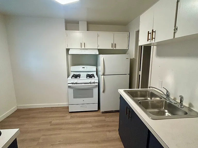 604 W Augusta Ave #2 — Photo 5
