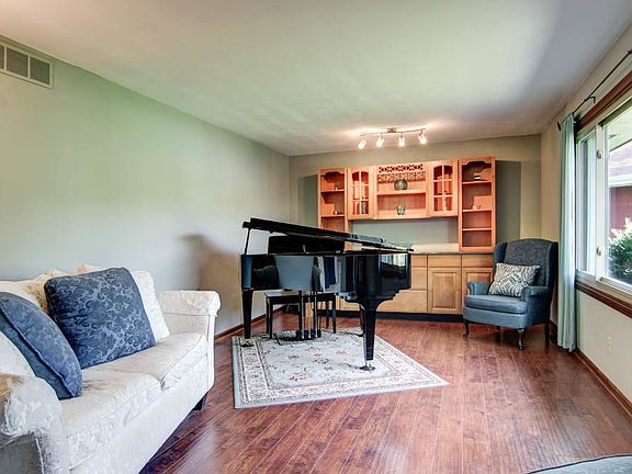 5th image of 10321 Baederwood Dr