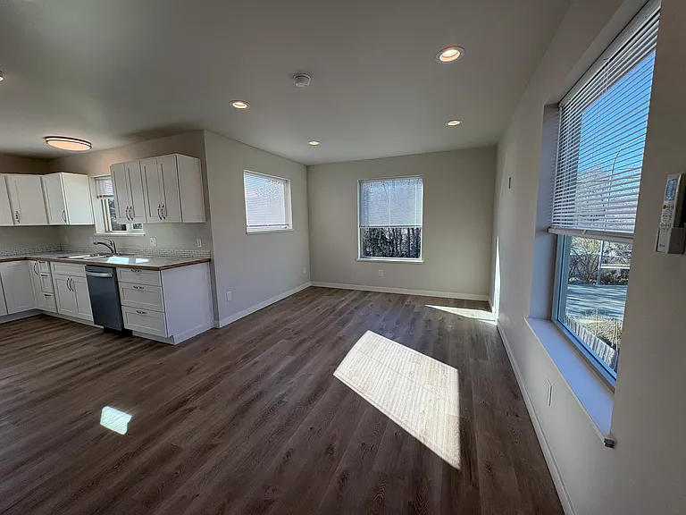 2210 N Arden Ct #B — Photo 23
