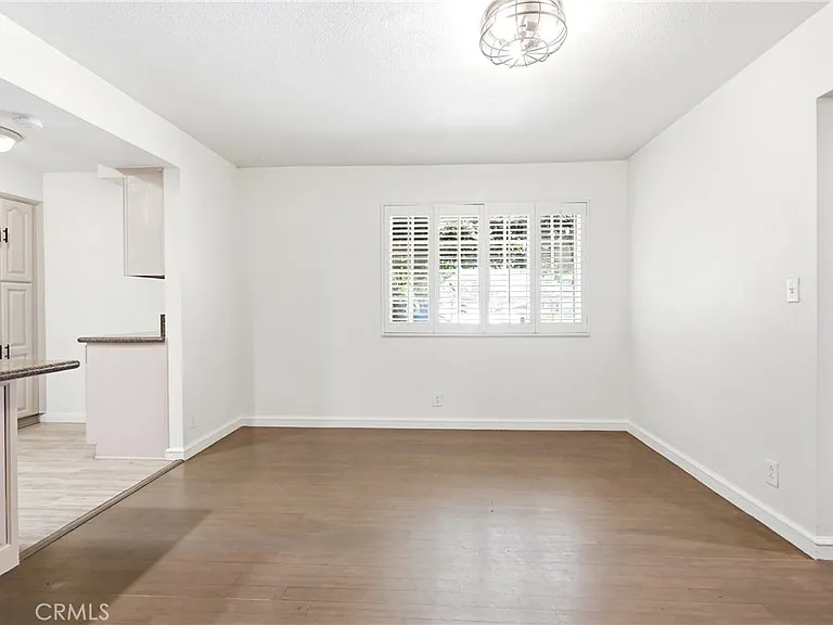 524 E Ghent St — Photo 14