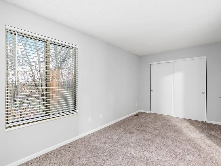 3085-3194 Griggsview Court — Photo 64