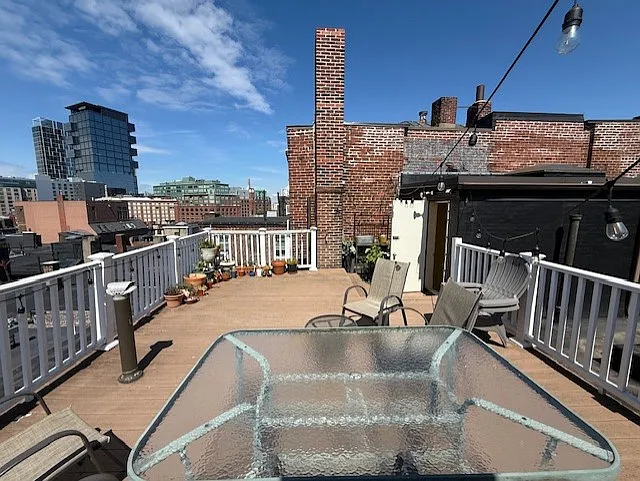 24 Hull St #2R — Photo 25