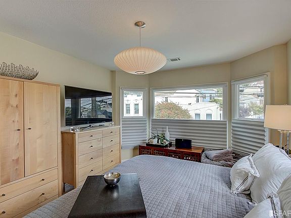 4th image of 2598 Diamond St