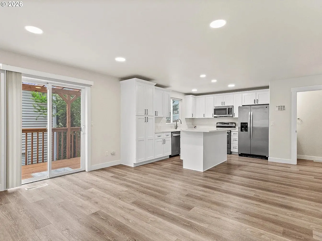 3 bed, 1378 sqft, $2,490 — Photo 4