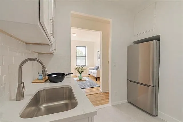 3 bed, 1.0 bath, 796 sqft, $2,050 — Photo 3