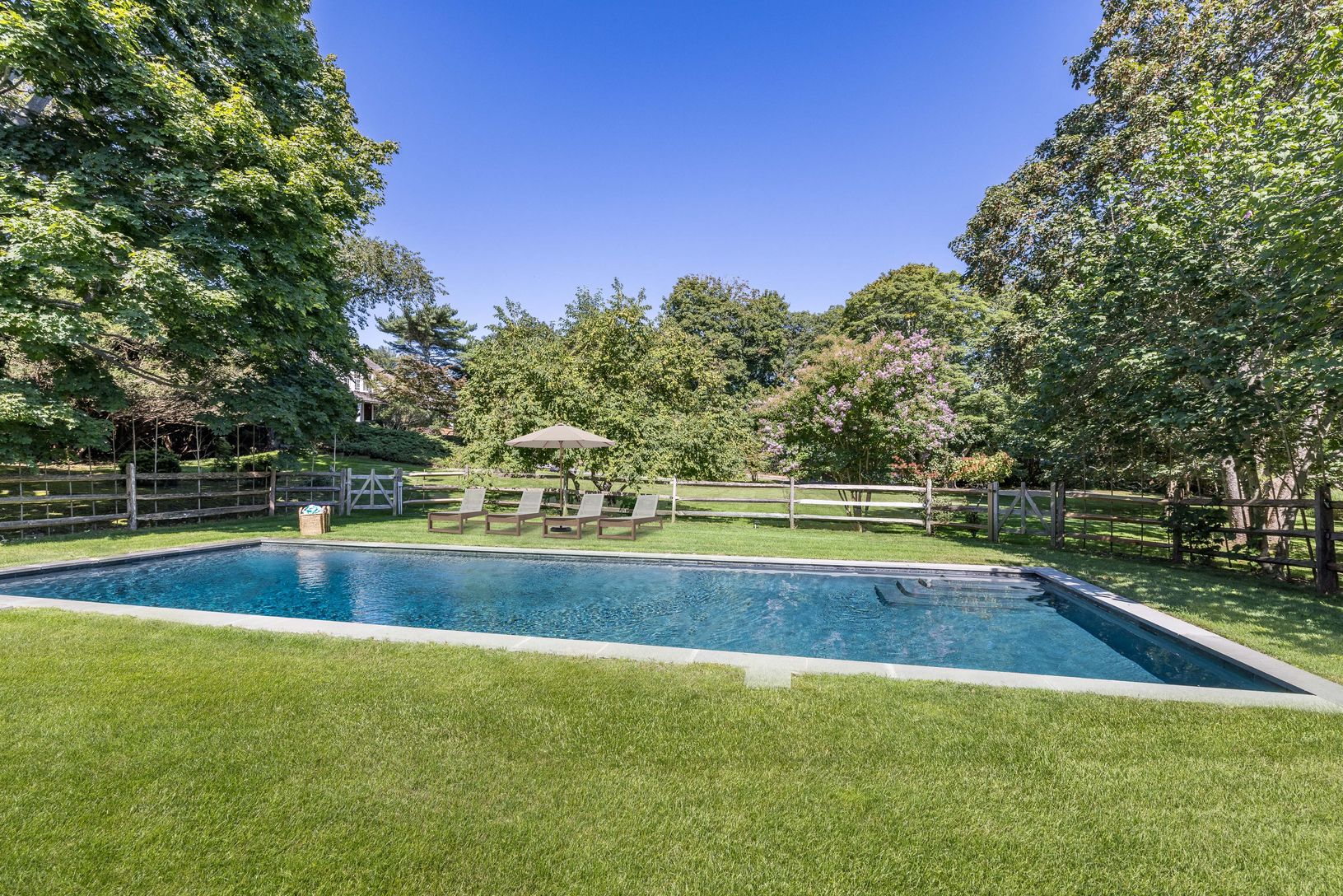  Large pool