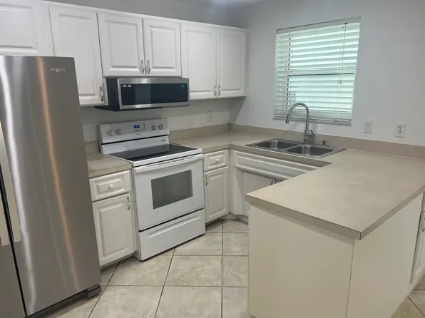 1964 Alamanda Dr APT 5, Naples, FL 34102