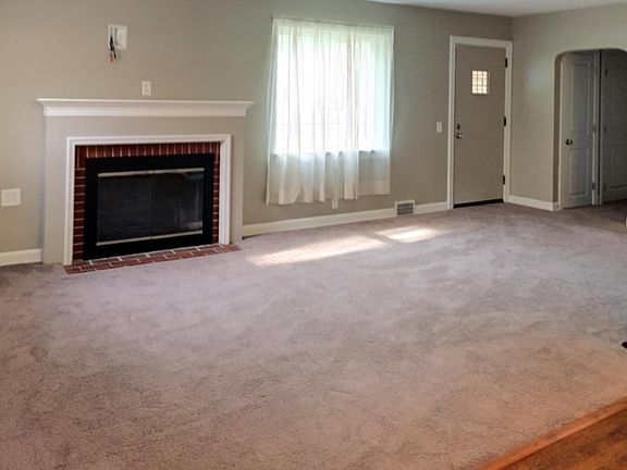3rd image of 2125 32nd St NW