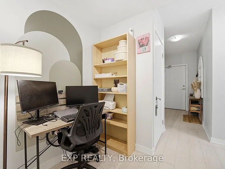 20 Bruyeres Mews #LPH07 — Photo 33