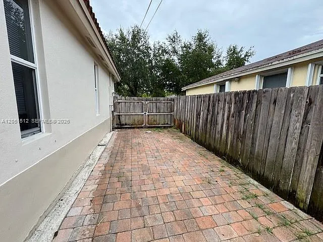 21733 Ingraham Ave — Photo 20
