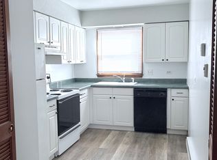 405 W Judd St, Woodstock, IL 60098