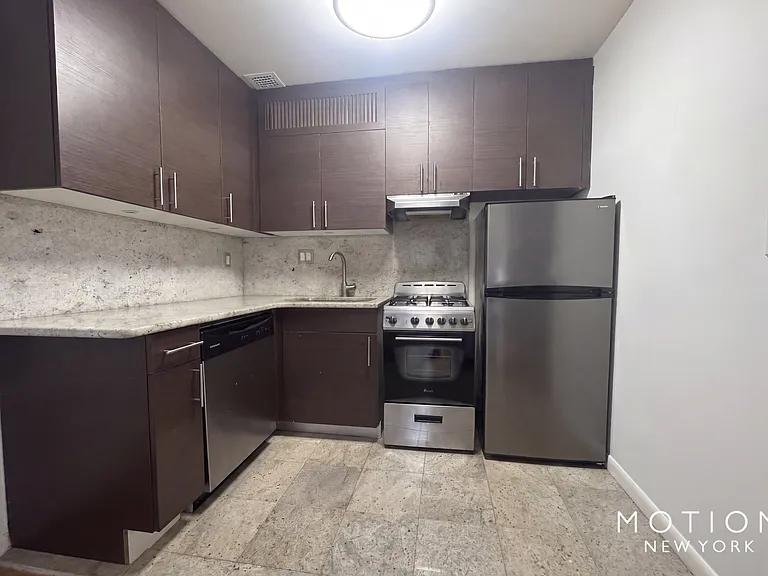425 E 80th St #5-A — Photo 4
