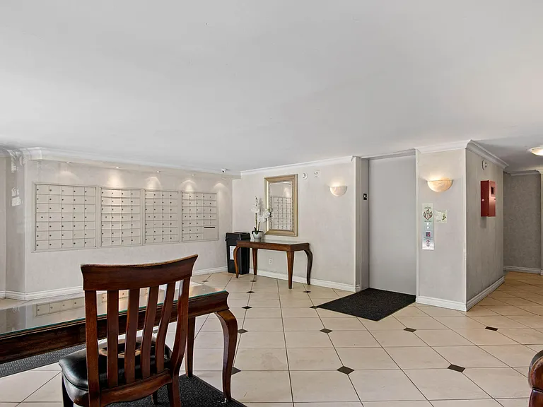 11645 Montana Ave #228 — Photo 26