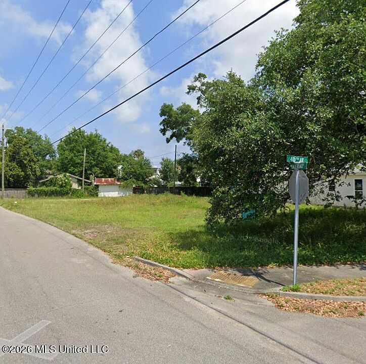 1st image of 1010 40th Ave