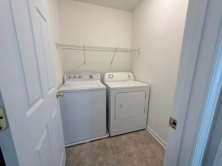 1026 Village Green Ln — Photo 31