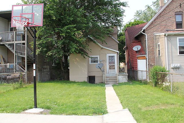 2nd image of 831 E 89th Pl