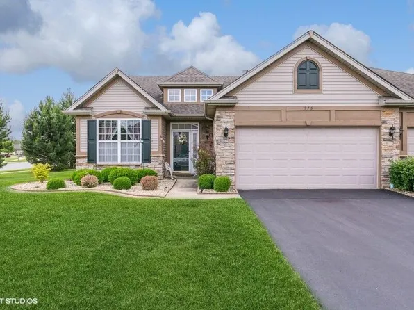 976 Flagstone Dr, Dyer, IN 46311