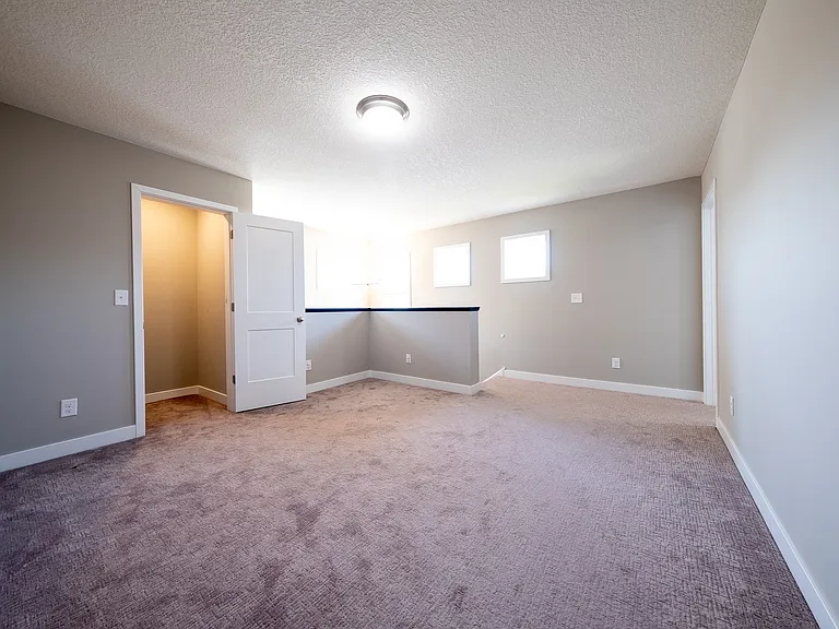 5874 Royalton Rd NE — Photo 15