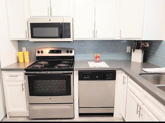 5th image of 500 E Montebello Ave #33
