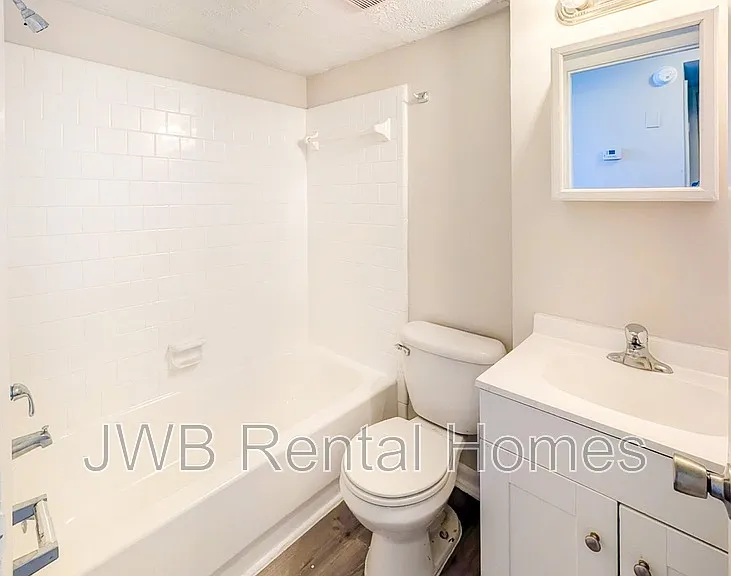 226 Spruce St — Photo 17