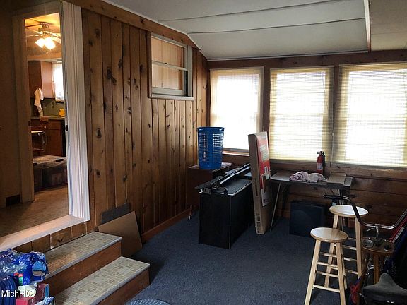 3rd image of 2725 Thayer Dr