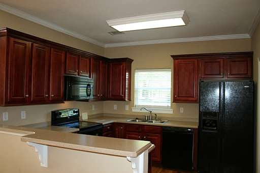 4th image of 1007 Holly Dr