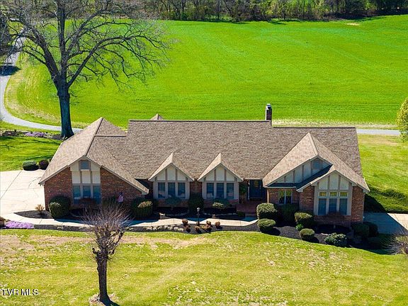 3rd image of 185 Appian Way