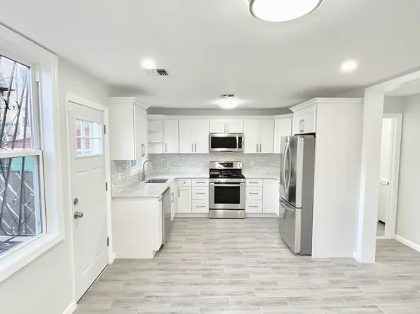 1210 Vyse Avenue image 5 of 21