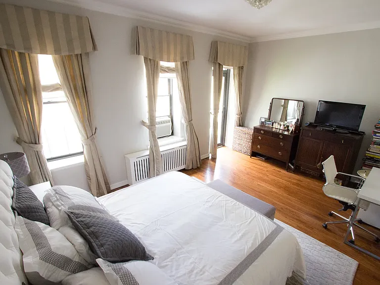 334 W 89th St #3 — Photo 11