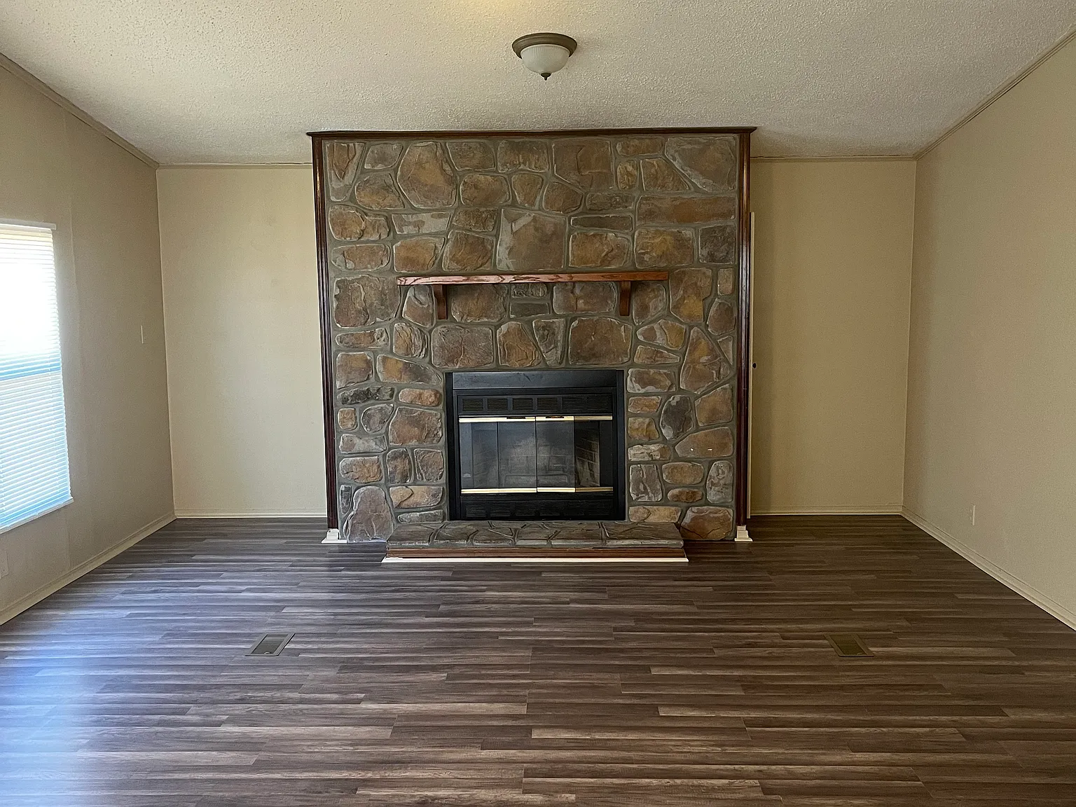 3 bed, 1792 sqft, $1,250 — Photo 2